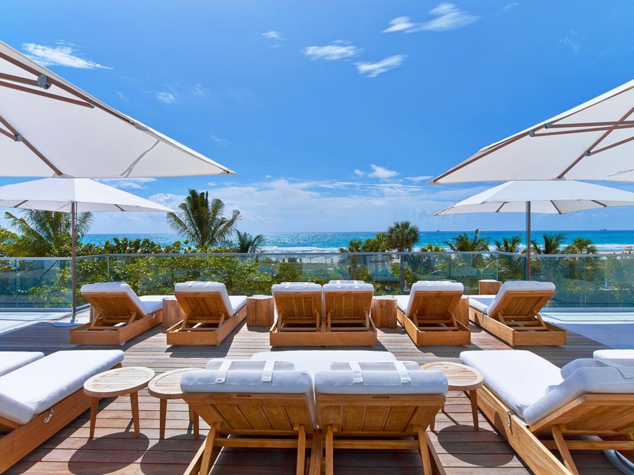 1 Hotel South Beach Miami Beach Esterno foto The rooftop pool at the SLS Brickell