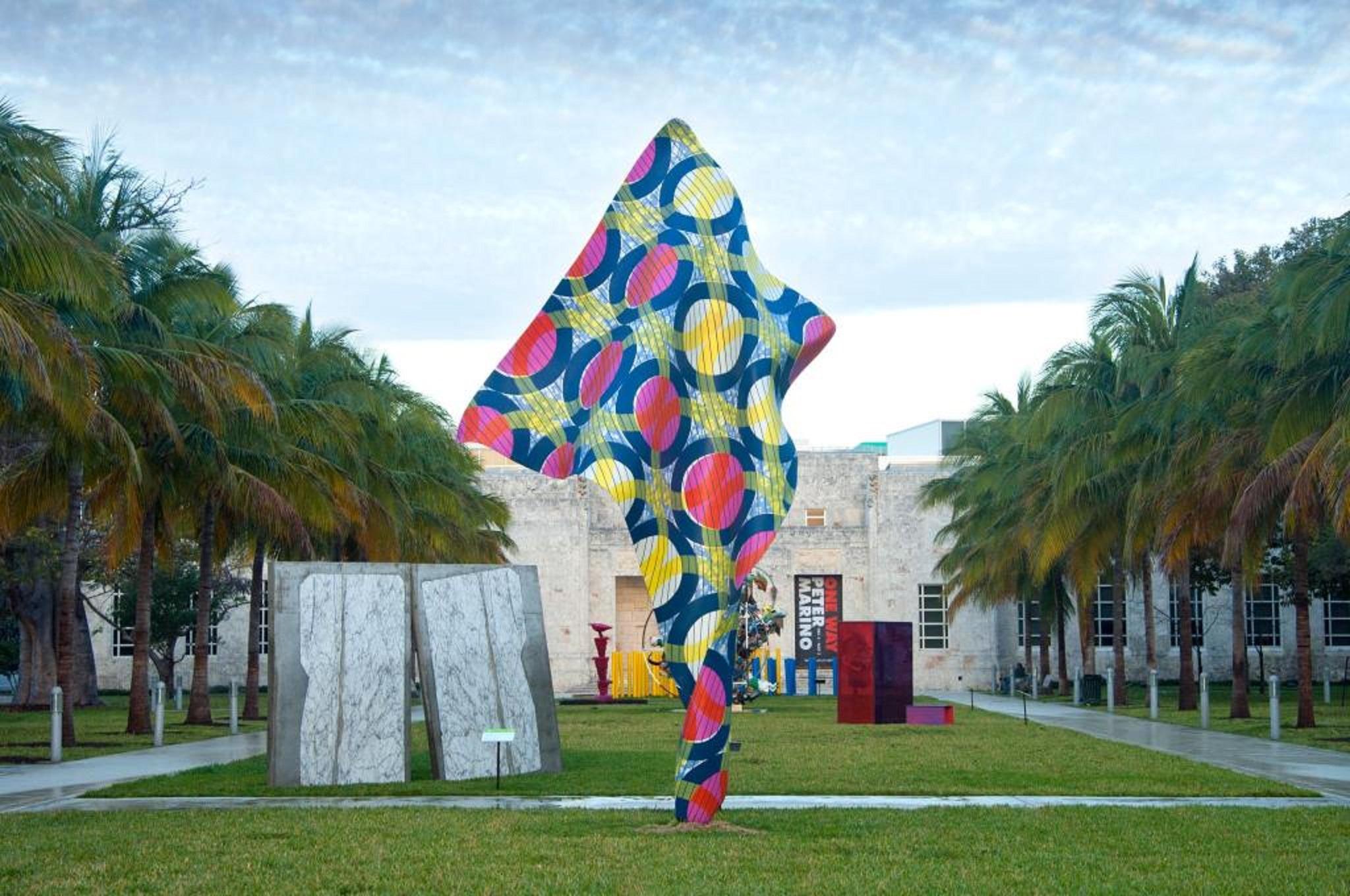 1 Hotel South Beach Miami Beach Esterno foto The sculpture "The Arrow" by Keith Haring at the Bass Museum of Art
