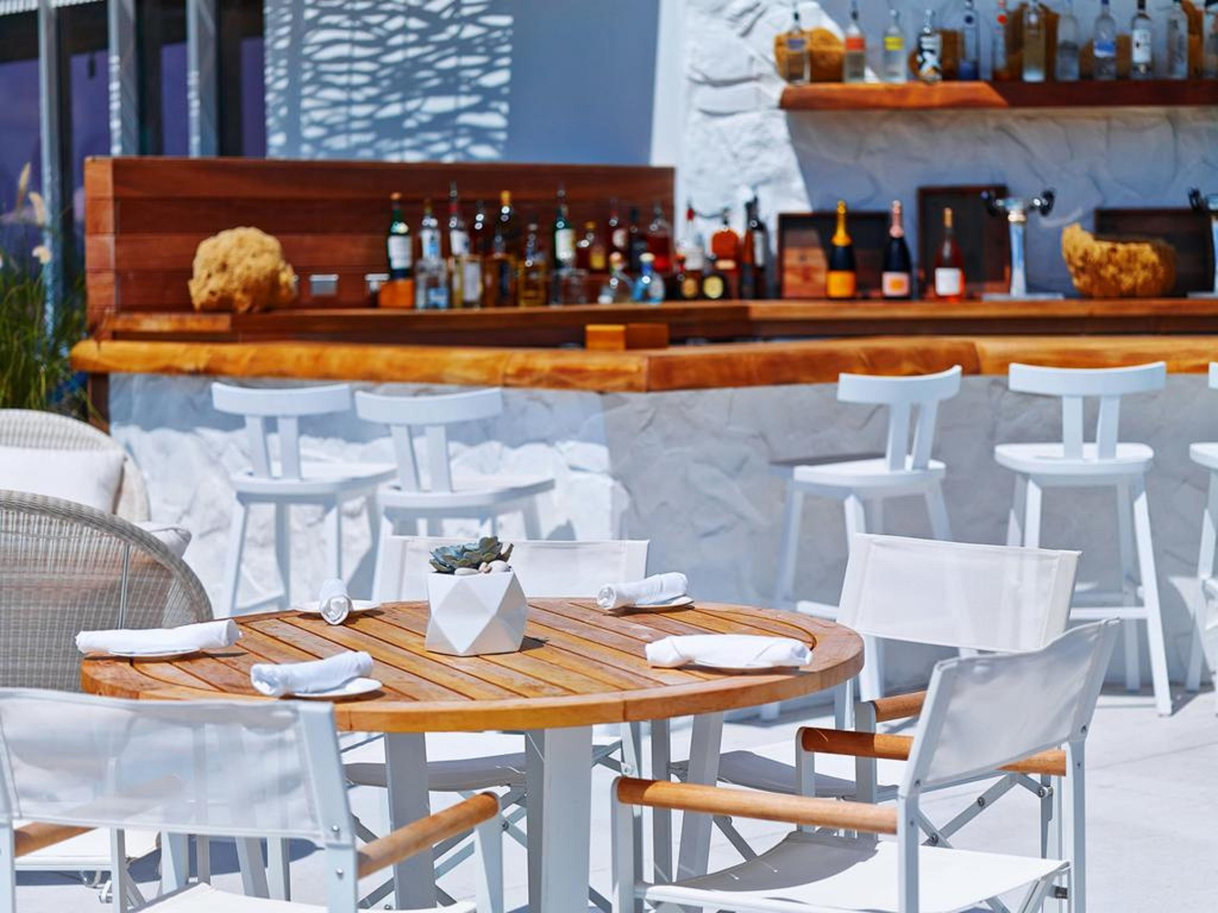 1 Hotel South Beach Miami Beach Esterno foto The bar at the pool