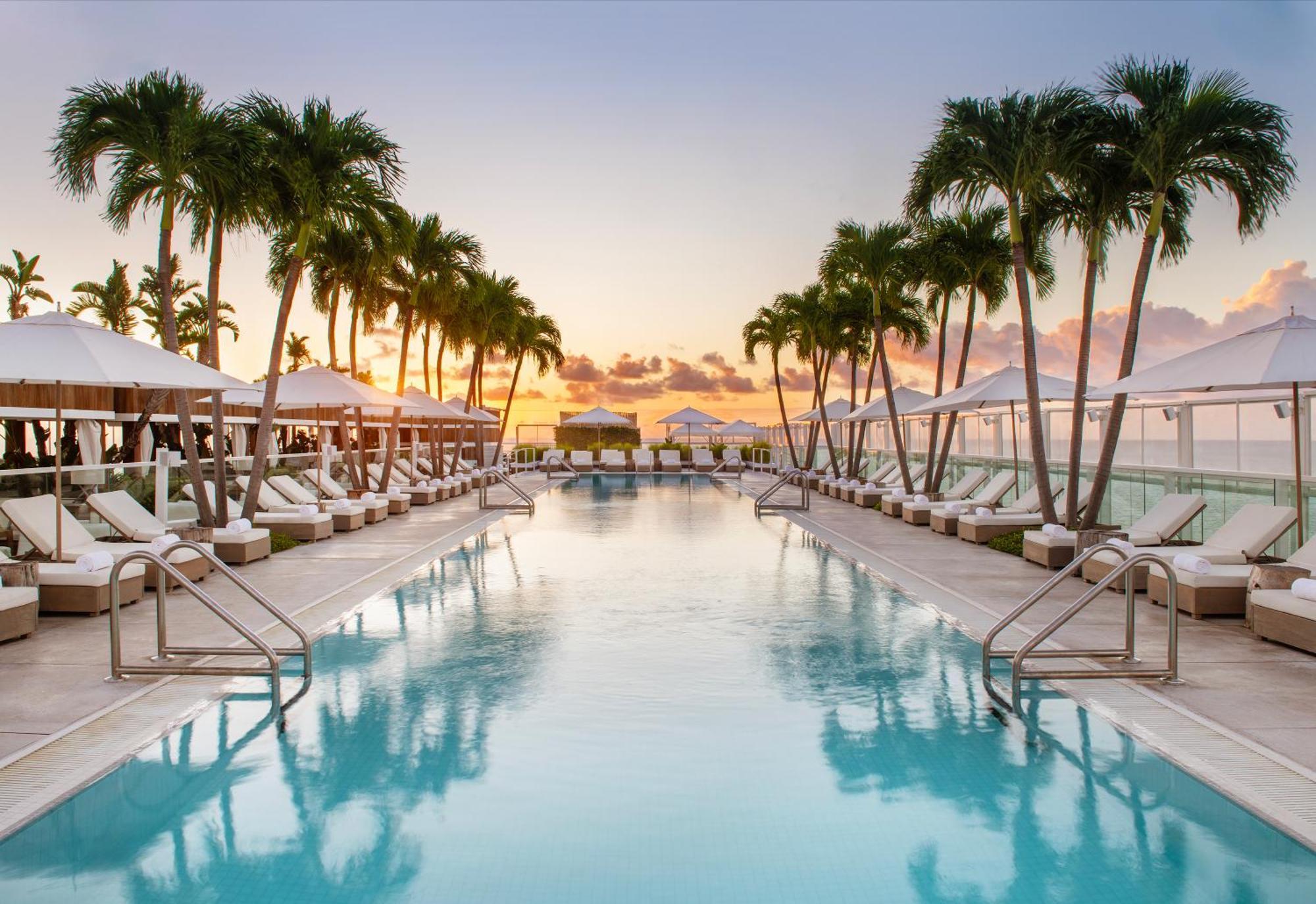 1 Hotel South Beach Miami Beach Esterno foto The pool at the W South Beach