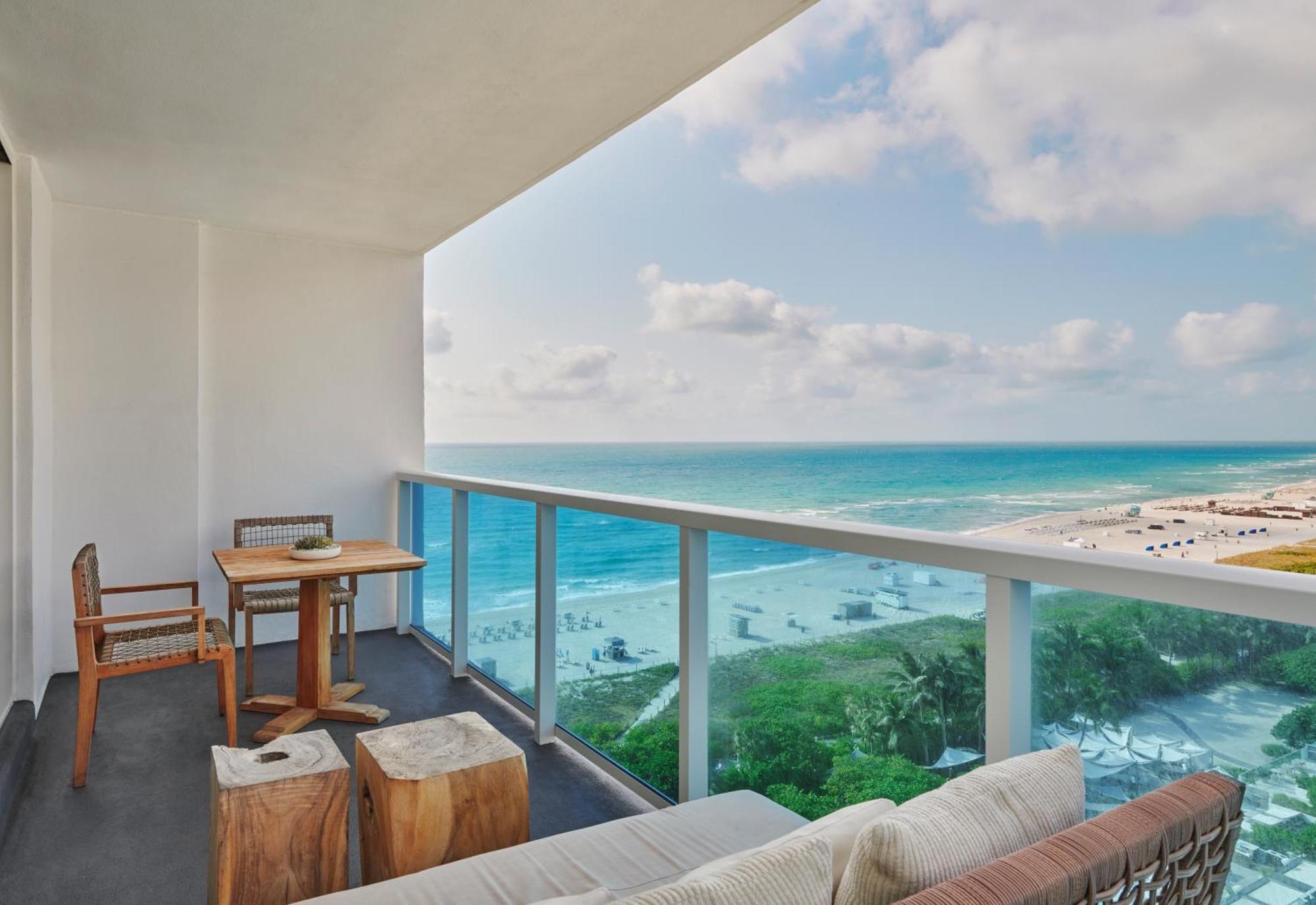 1 Hotel South Beach Miami Beach Esterno foto Balcony of a suite at the W South Beach