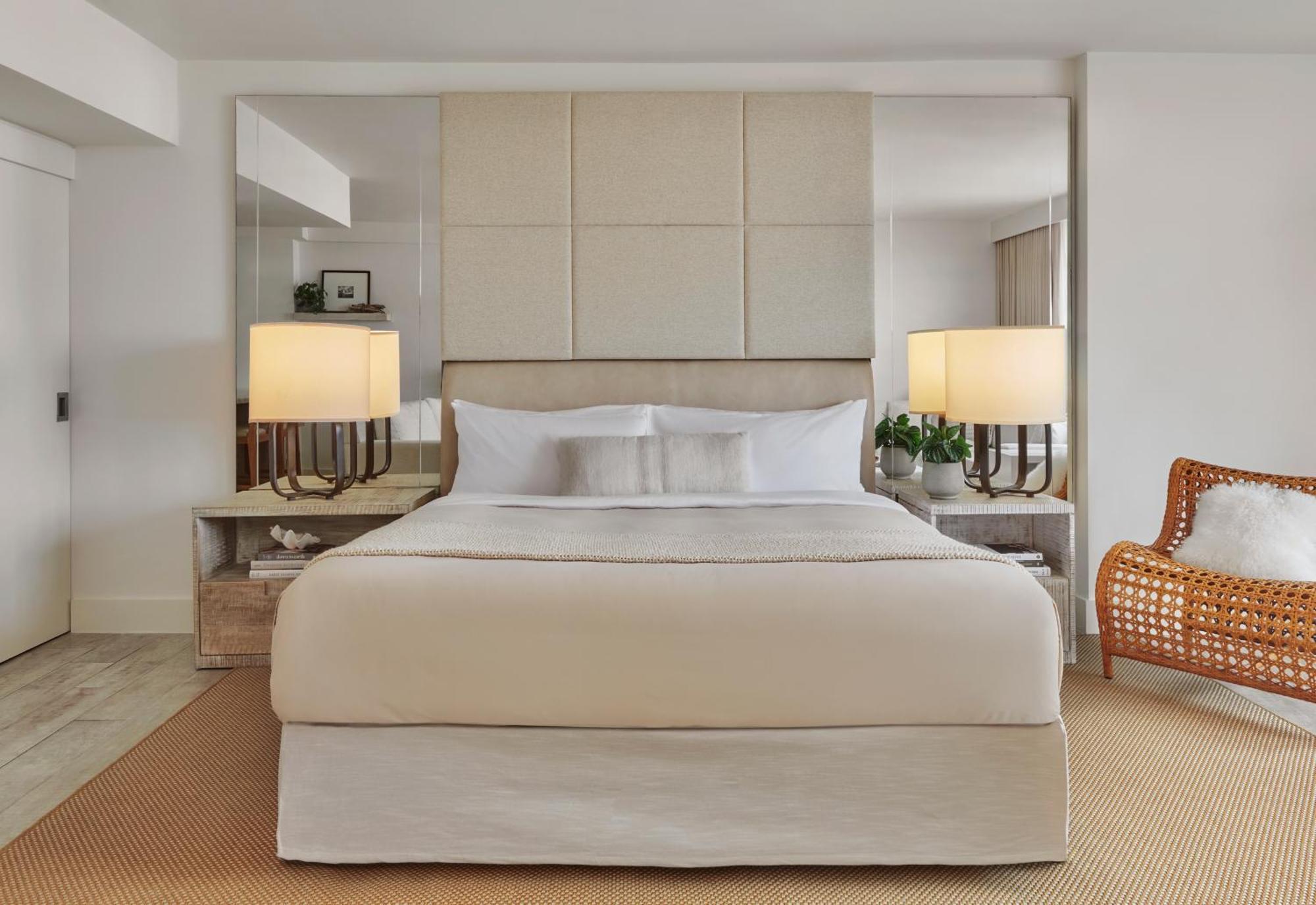 1 Hotel South Beach Miami Beach Esterno foto A bedroom at The Carlyle